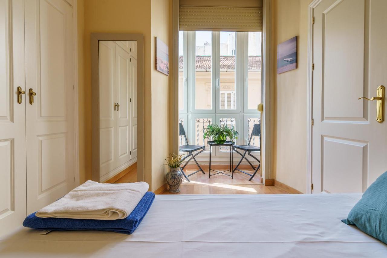 Bright Two-Bedroom Apartment In The Historic Center Malaga Ngoại thất bức ảnh